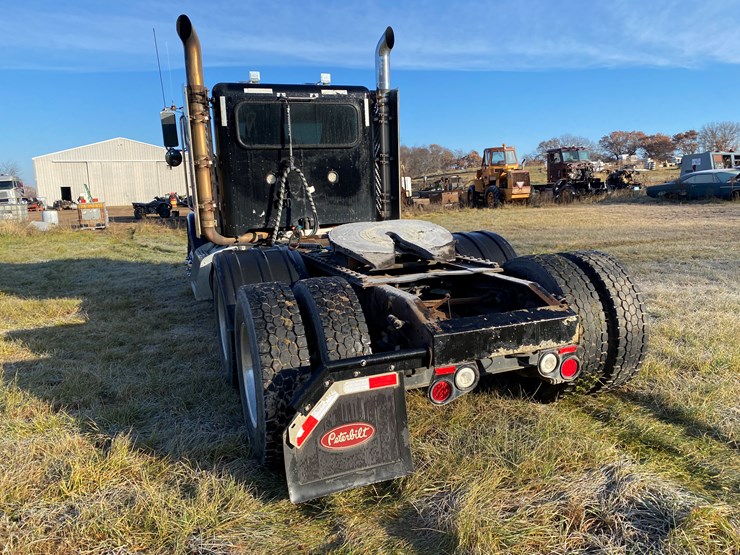 #1012-•-2013-peterbilt-tandem-axle-day-cab-semi-(has-wi-title)-(colfax,-wi)-image-8