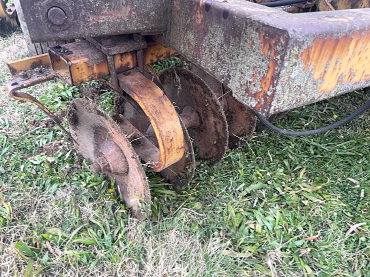 25’-wing-fold-disk,-poor-condition.--hydraulic-hoses-are-dry-rotted.--buyer-responsible-for-removal-image-6