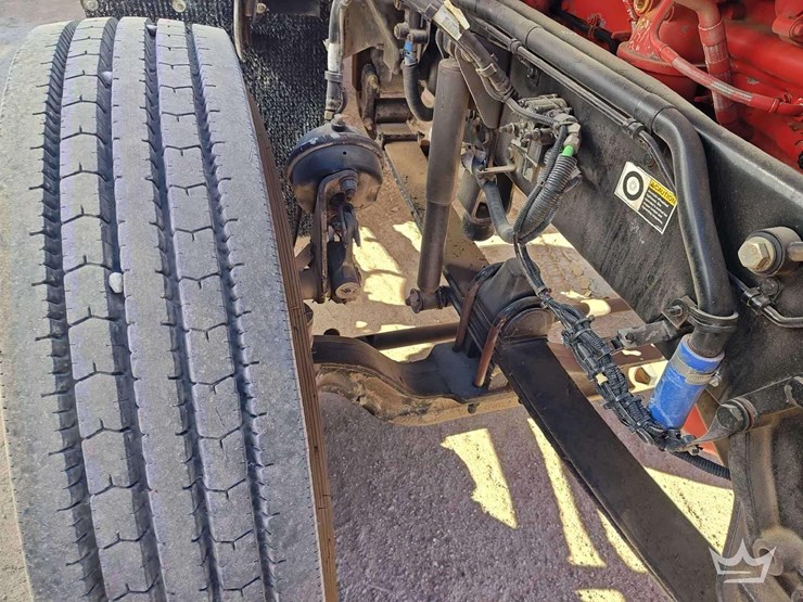 2015-peterbilt-567-image-31