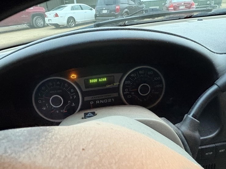 2005-ford-expedition-image-14