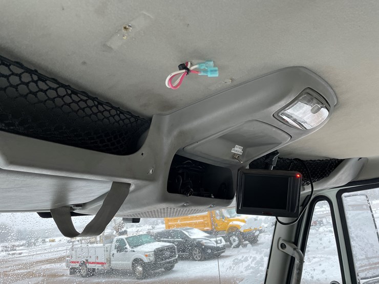 #236-•-2015-international-bucket-truck-(has-wi-title)(mosinee,-wi)-image-56