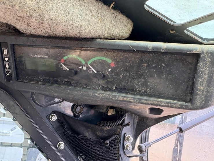 2018-deere-318g-image-14