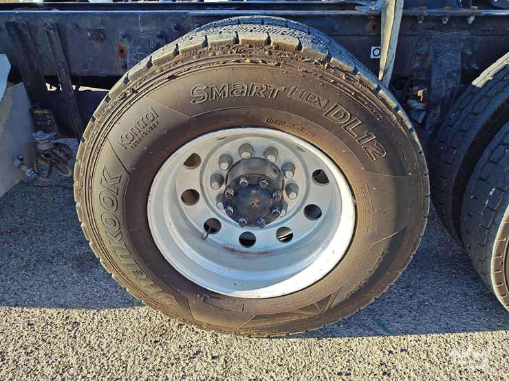 2012-peterbilt-386-image-23