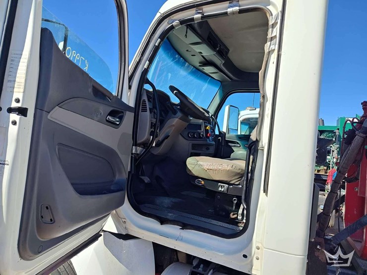 2015-peterbilt-389-image-14