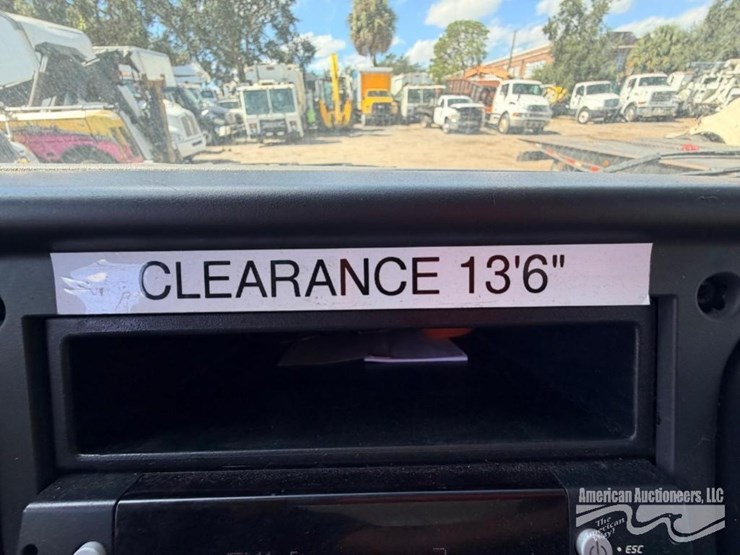 2022-freightliner-m2-box-truck-image-12