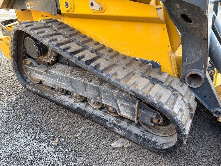 2021-deere-333g-image-12