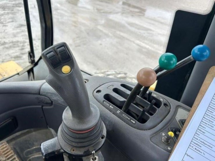 2008-new-holland-tv145-image-10