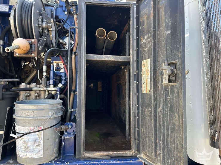 2015-peterbilt-348-image-29