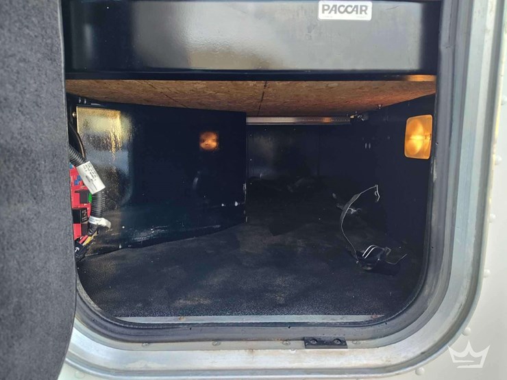 2015-peterbilt-389-image-49