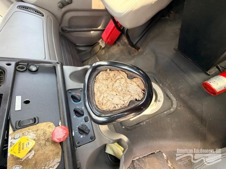 2012-freightliner-m2-112-medium-duty-roll-off-truck-image-17