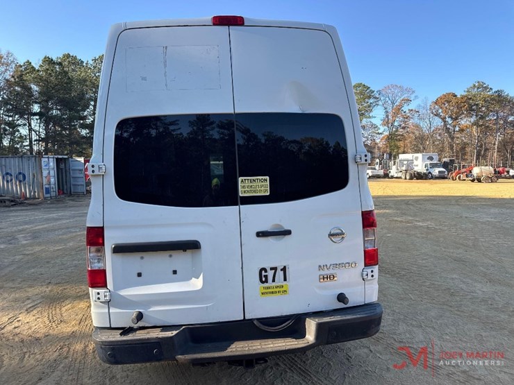 2014-nissan-nv2500hd-image-8