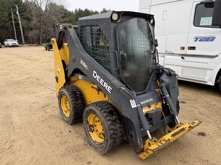 2018-deere-318g-image-1