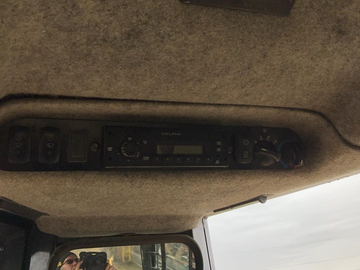 2006-deere-750j-lgp-image-23