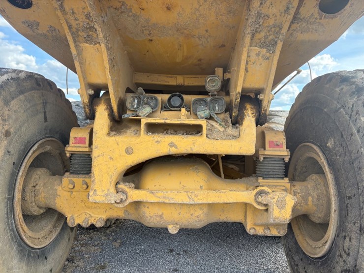 2011-caterpillar-740-image-14