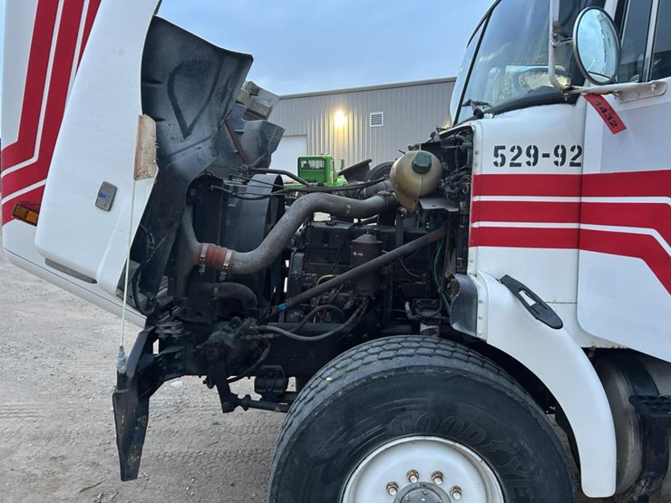 #1432-•-1992-volvo-(white-gmc)-vac-truck-image-58