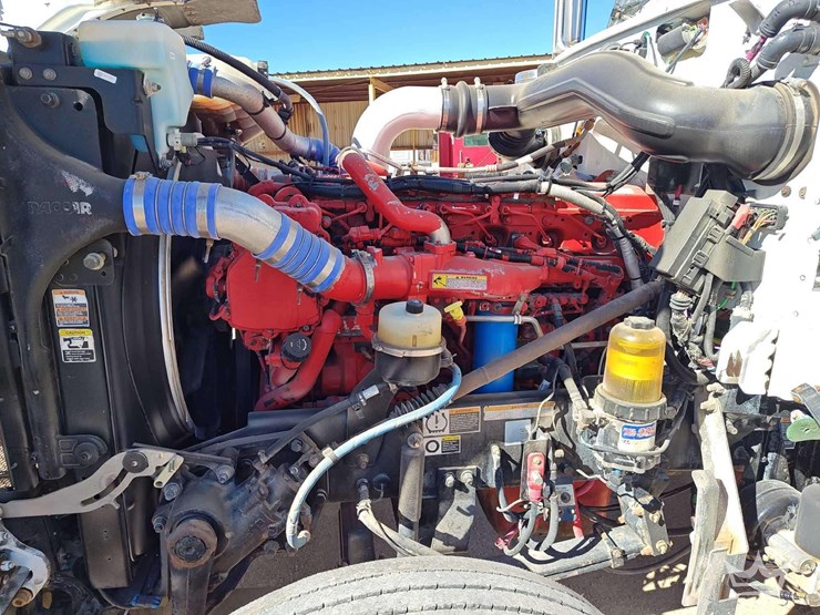 2016-peterbilt-389-image-9