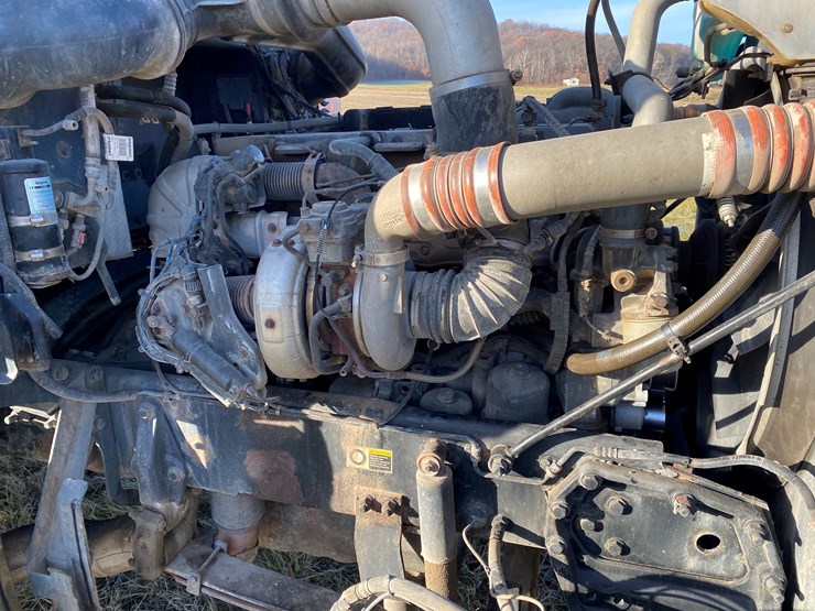 #1012-•-2013-peterbilt-tandem-axle-day-cab-semi-(has-wi-title)-(colfax,-wi)-image-47