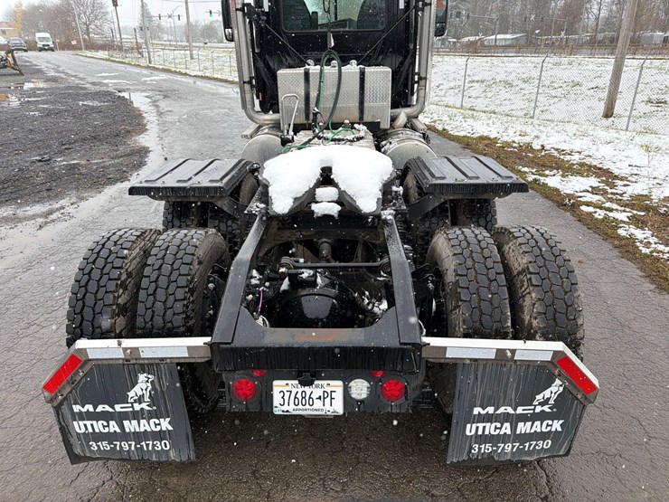 2024-mack-pi64t-pinnacle-truck-tractor-vn:1m1pn4gy4rm014914-image-10