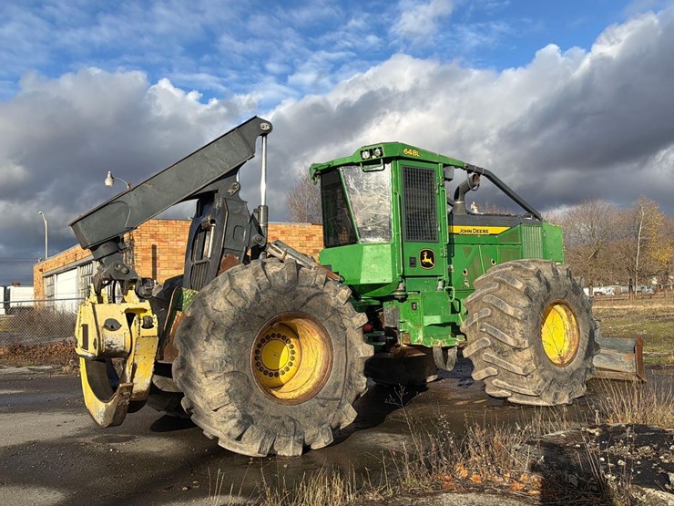 2016-deere-648l-image-3