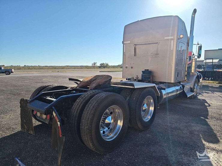 2012-kenworth-t800-image-33