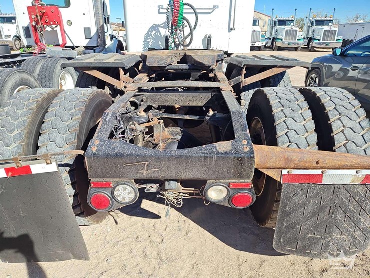 2018-peterbilt-389-image-40