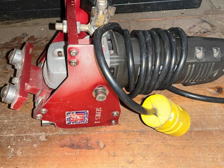 #192-•-series-1-chipper-knive-dresser-image-4