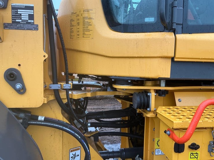 2022-volvo-l60h-image-48