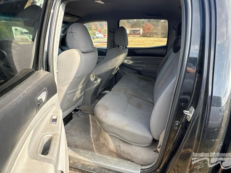 2010-toyota-tacoma-image-10