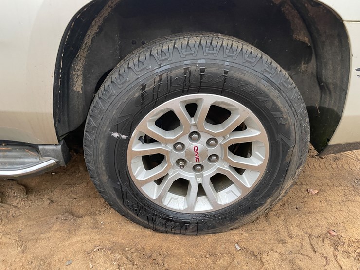 2015-gmc-yukon-slt-image-17