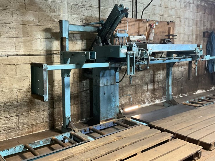 #180-•-armstrong-leveling-bench-and-roller-image-3