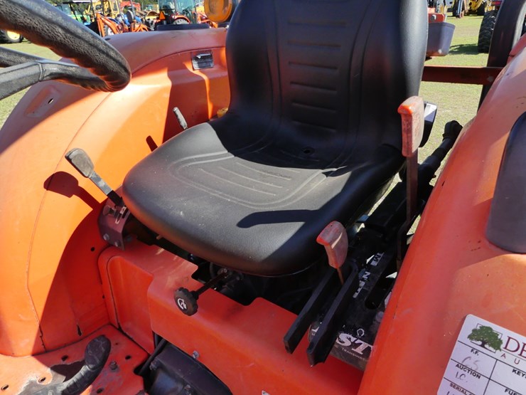 2017-kubota-l4701-image-10