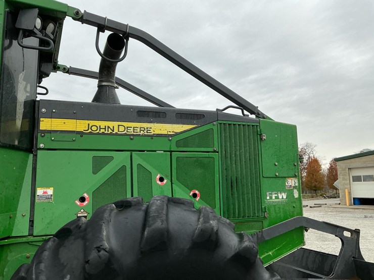 2016-deere-648l-image-30
