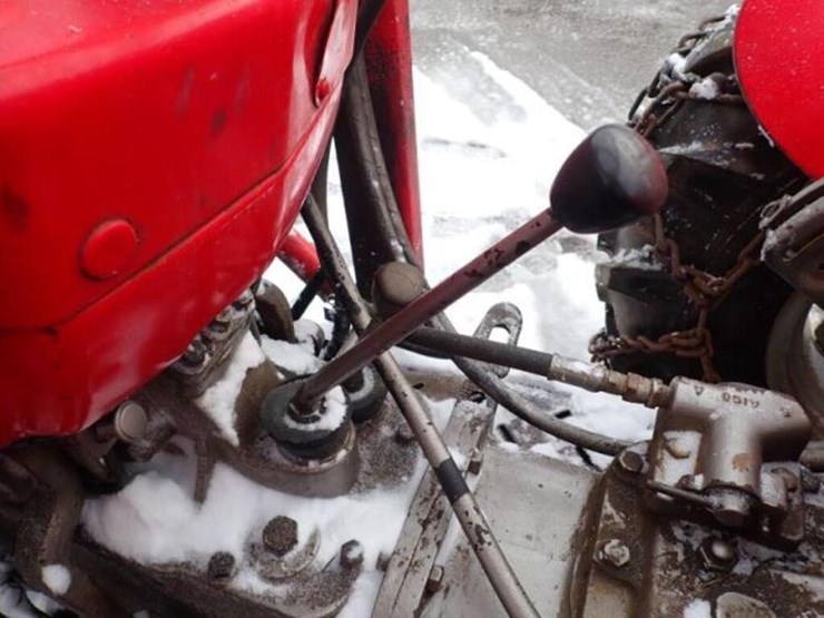 massey-ferguson-135-image-17