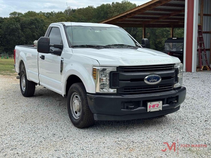 2019-ford-f250-xl-image-1