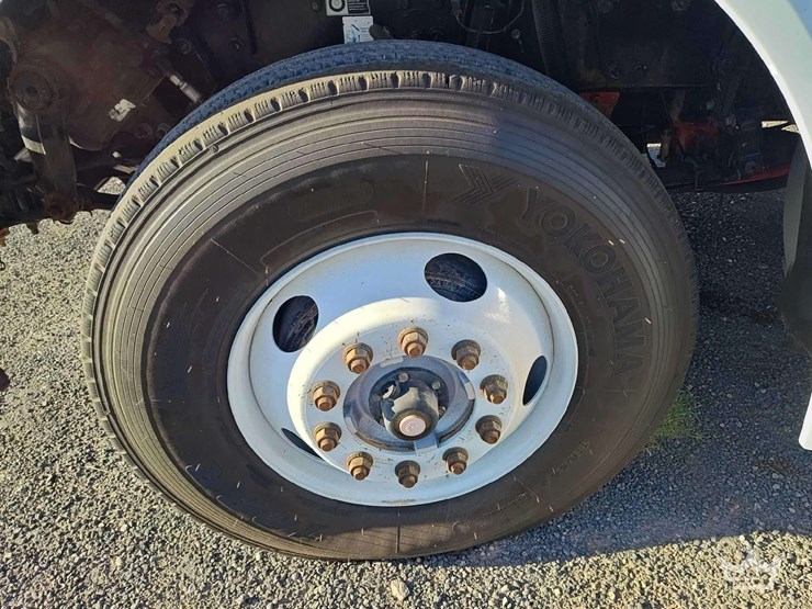 2015-peterbilt-567-image-15