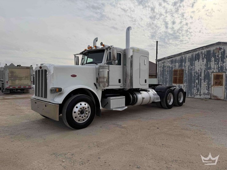 2018-peterbilt-389-image-1