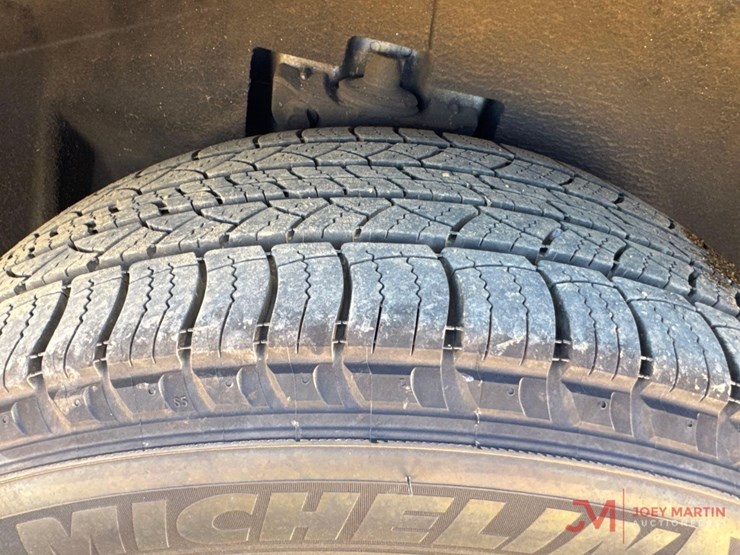 2020-ford-edge-se-image-8