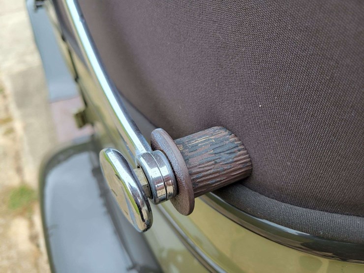 1928-pontiac-sedan-image-34