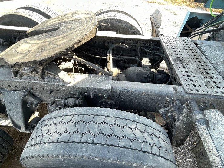 #206-•-2012-freightliner-cascadia-semi-tractor-(title-in-delay)-(denmark,-wi)-image-36