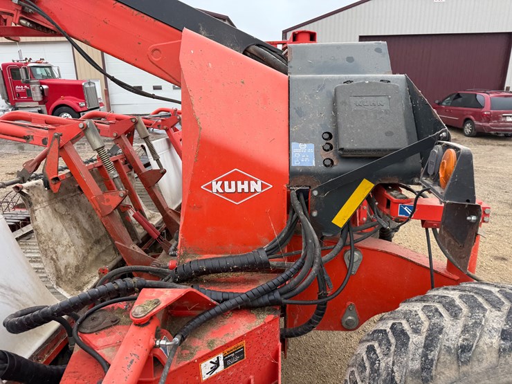 2011-kuhn-merge-maxx-900-image-15