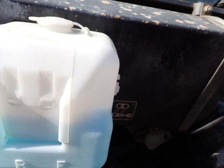 2011-kubota-m7040d-image-40