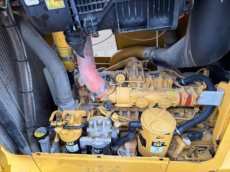 2015-caterpillar-d6k2-image-17