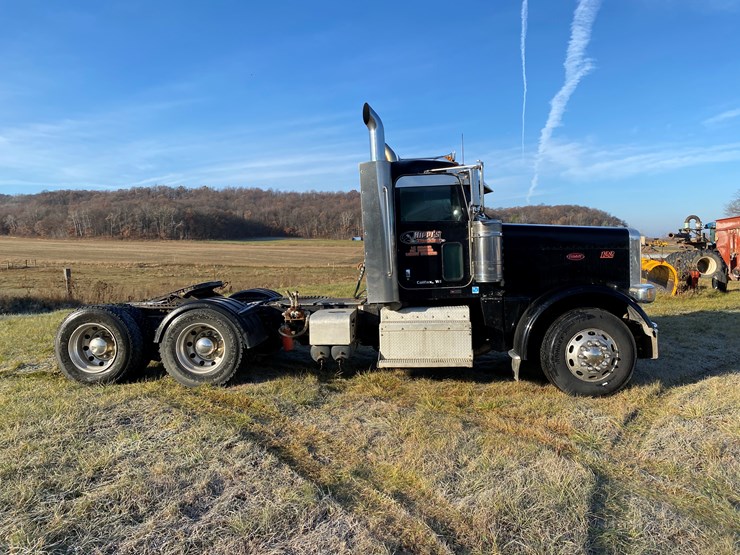 #1012-•-2013-peterbilt-tandem-axle-day-cab-semi-(has-wi-title)-(colfax,-wi)-image-4