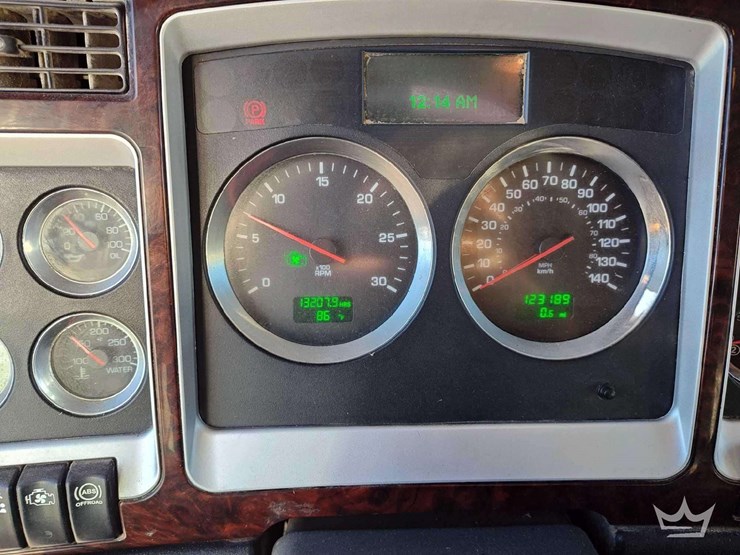 2012-kenworth-t800-image-31