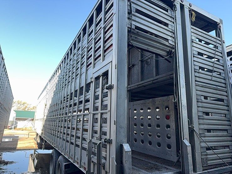 2002-eby-livestock-image-20