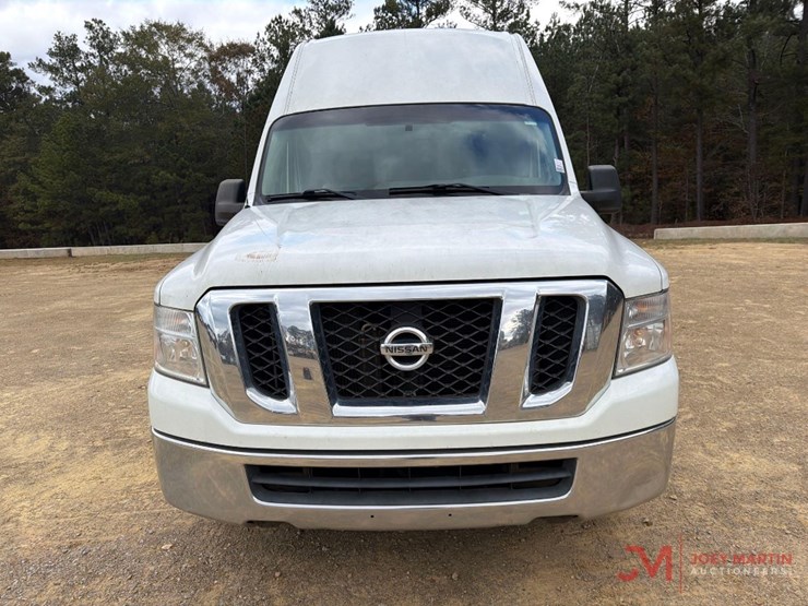 2013-nissan-nv3500hd-image-5