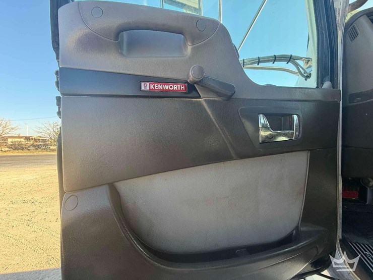 2017-kenworth-t800-image-23