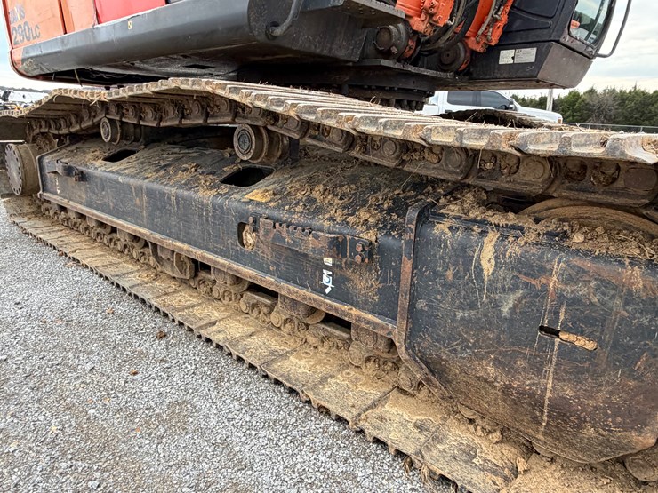 2013-hitachi-zx290-lc-5b-image-17