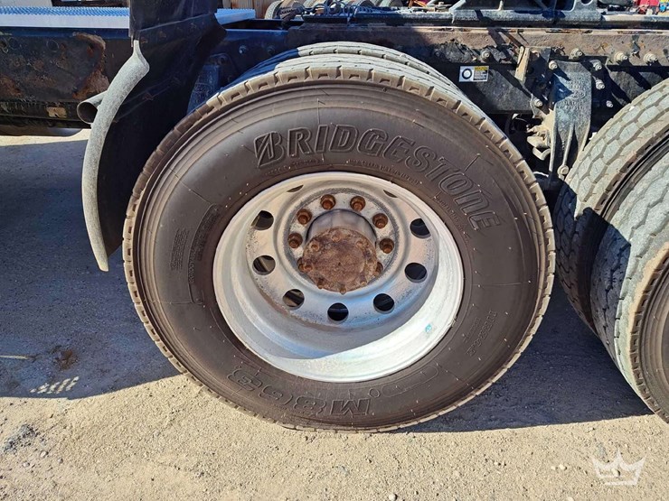 2015-peterbilt-389-image-45