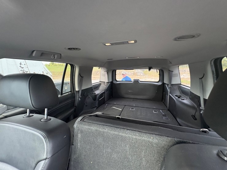 2018-chevrolet-tahoe-lt-image-15